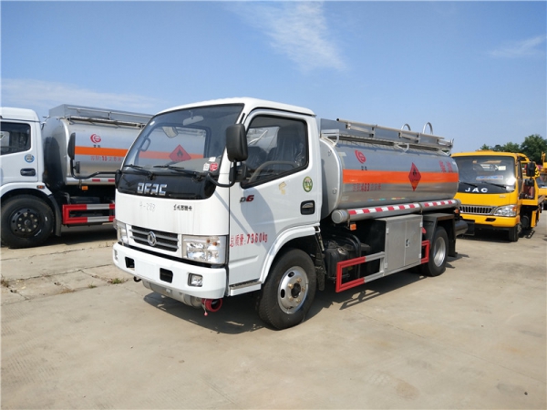 東風(fēng)多利卡5噸油罐車